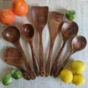 Set de 7 ustensiles de cuisine en bois