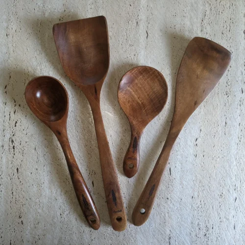 Set de 7 ustensiles de cuisine en bois